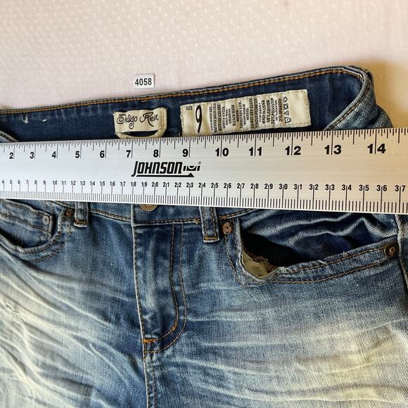 Indigo Rein Forever Women Denim Shorts size 9 Blue Mid Rise Stretch - Picture 3 of 10